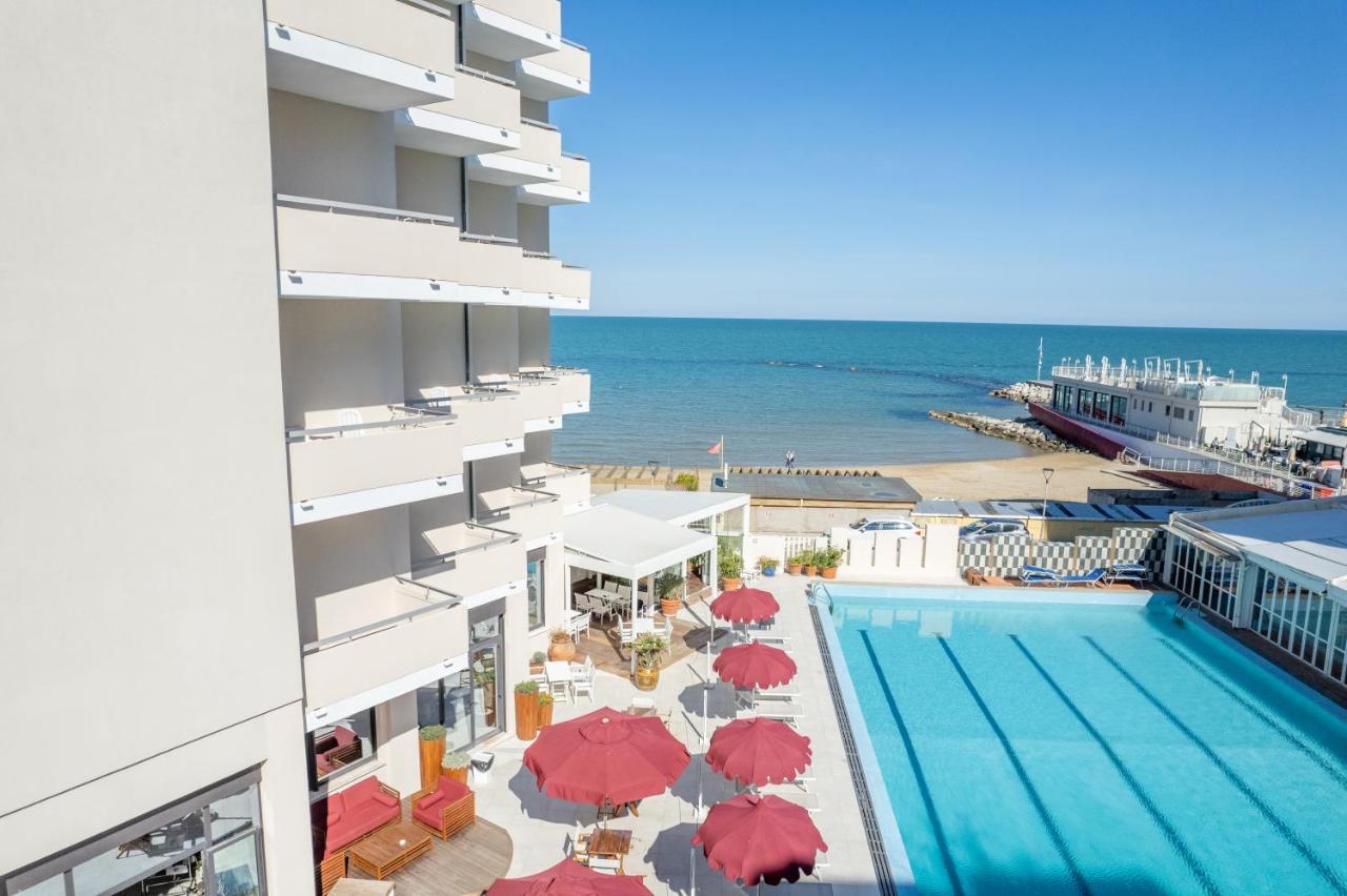 Hotel Imperial Sport Pesaro Esterno foto